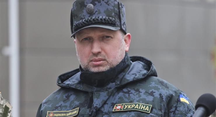 Турчинов призвал добровольческие отряды вступать в ряды ВСУ