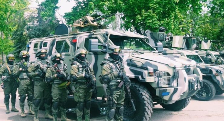 К Дому профсоюзов в Одессе стянули бронетехнику и 2000 силовиков