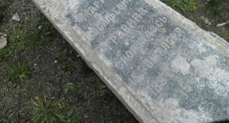 В постаменте памятника Ленину в Кировоградской области нашли надгробные плиты