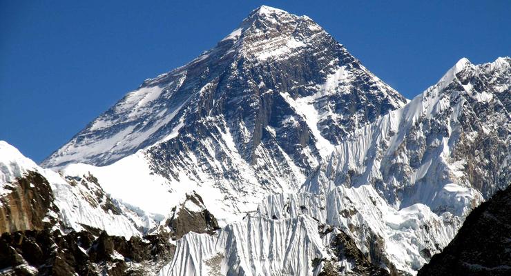 Из-за землетрясения в Непале высота Эвереста уменьшилась