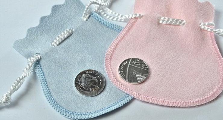 В Британии отчеканили монеты в честь новорожденной принцессы