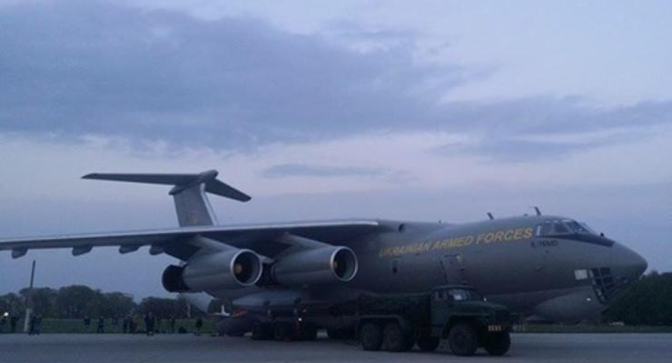 СМИ: Самолет ГосЧС с украинцами не может вылететь из Украины из-за отсутствующей детали