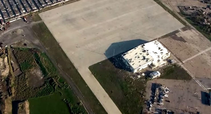 Пустой и разрушенный: в сети появилось новое видео донецкого аэропорта