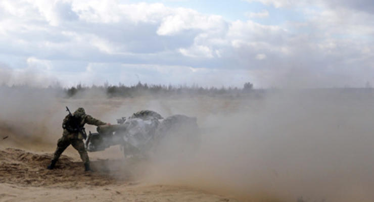 Пресс-центр АТО: В районе Опытного боевики обстреляли позиции украинских военных из танка