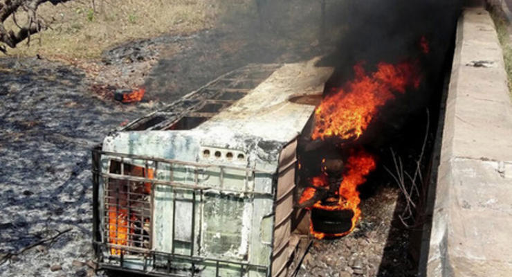 В Индии 50 человек погибло в результате аварии и последующего взрыва автобуса