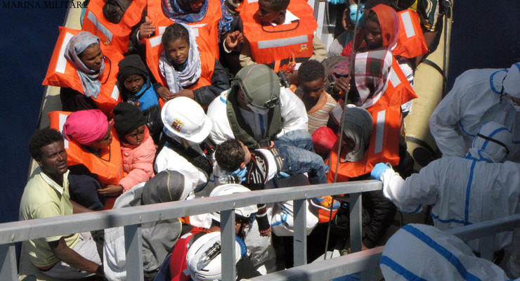 В Средиземноморье затонула лодка с мигрантами, десятки человек погибли