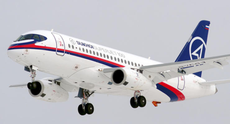 Российский Superjet-100 на старте в Шереметьево потерял часть двигателя