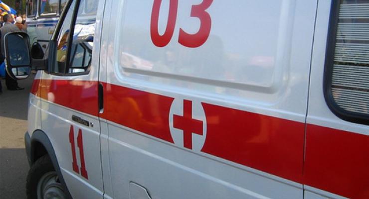 В Киеве из окон выпали 16-летняя девушка и мужчина с топором