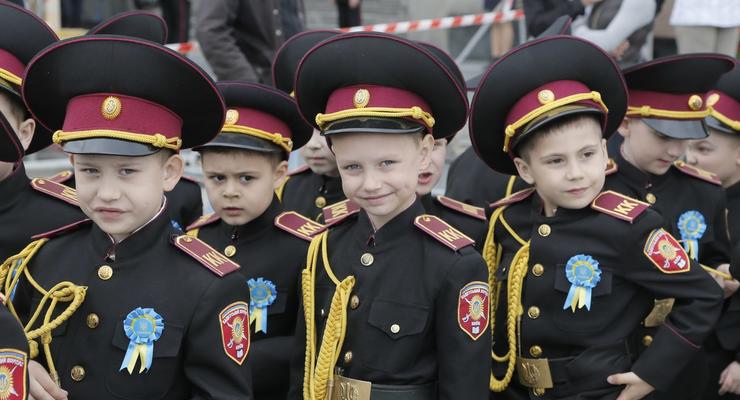 Маленькие офицеры. Как курсанты готовятся к параду 9 мая в Киеве
