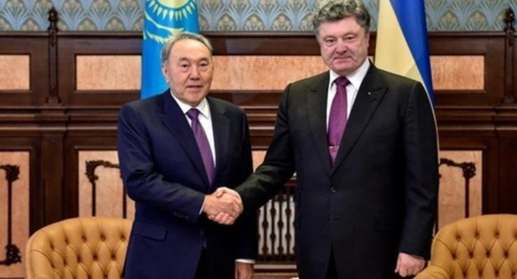Назарбаев пригласил Петра Порошенко летом посетить Казахстан