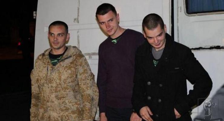 Из плена освобождены трое украинских военных - Порошенко
