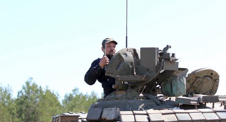 В Черниговской области мобилизованные танкисты провели стрельбы