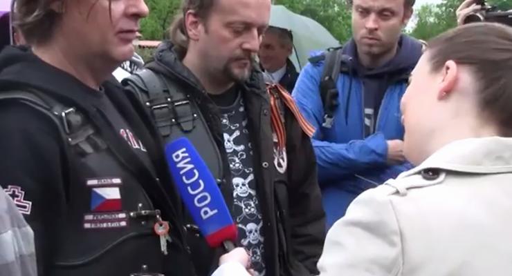 Пропутинские байкеры подрались с чехами на кладбище из-за Украины