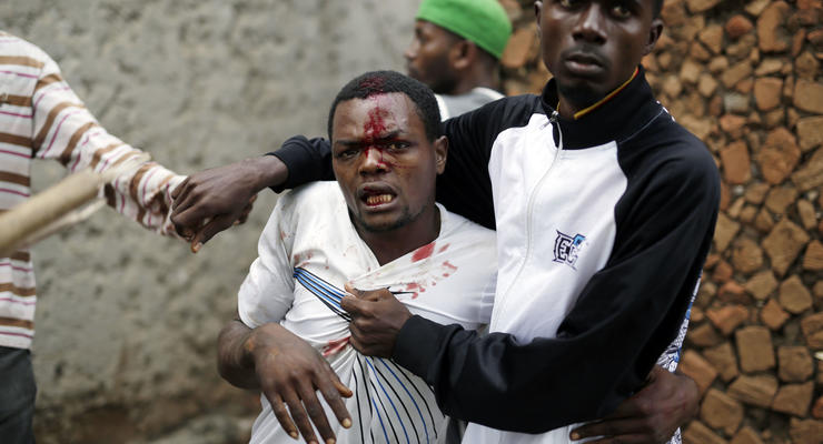 В Бурунди во время протестов против второго срока президента заживо сожгли человека