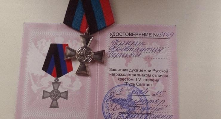 В ДНР Беркут раздает боевикам ордена со свастикой