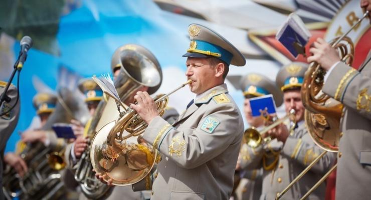 Из-за угрозы безопасности в Харькове отменили парад оркестров 9 мая