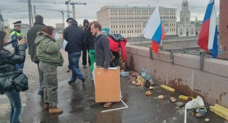 СМИ: В Москве опять напали на мемориал памяти Немцова