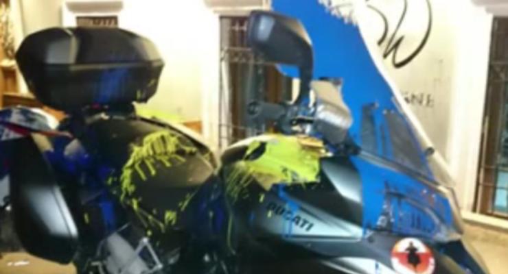 В Тбилиси мотоциклы российских байкеров раскрасили в цвета украинского флага