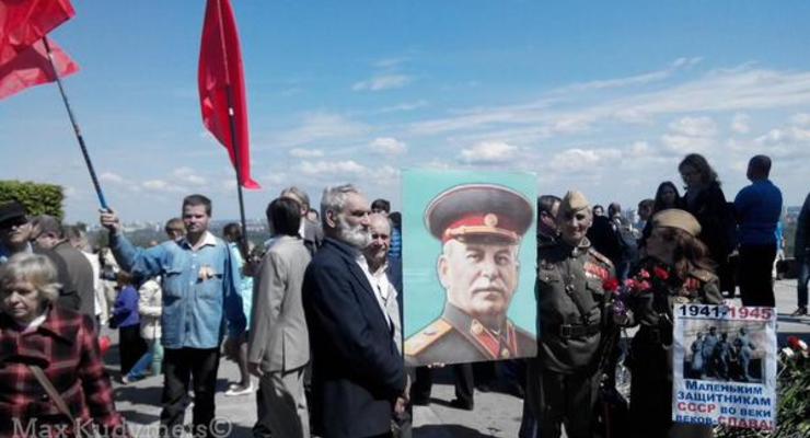 В Киеве в парке Славы произошел конфликт из-за портрета Сталина