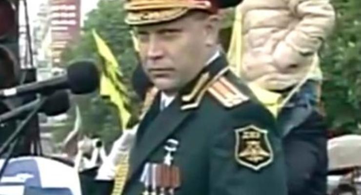 Главарь ДНР Захарченко выглядел пьяным на параде в Донецке