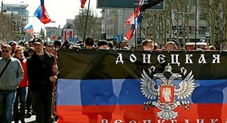 В Донецке сепаратисты провели очередной парад в честь годовщины "референдума"