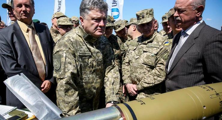 Порошенко: Украина готова отразить танковое наступление