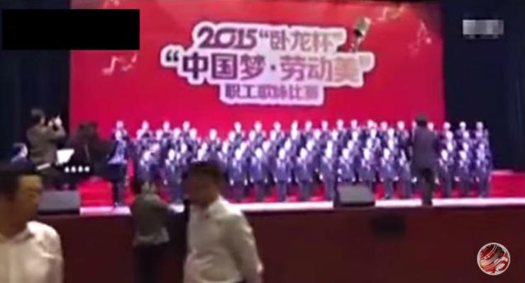 В Китае под сцену провалился хор из 80 человек