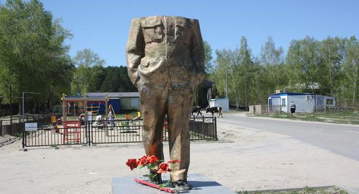 В томском селе мужчина снес кувалдой голову Ленину