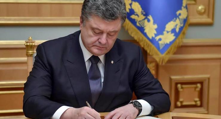 Порошенко посмертно наградил 220 бойцов АТО, погибших на Донбассе