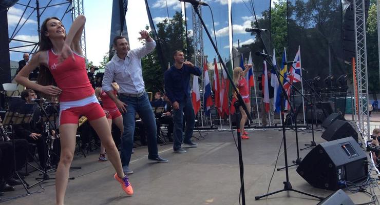 Кличко станцевал на открытии Дня Европы в Киеве