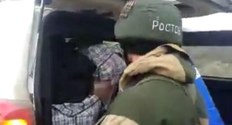 Опубликовано видео досмотра боевиками наблюдателей ОБСЕ
