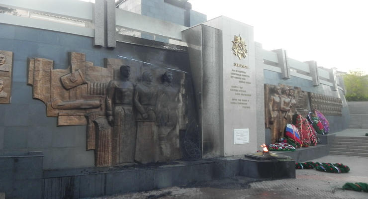 В Улан-Удэ пьяный вандал поджег Мемориал Победы