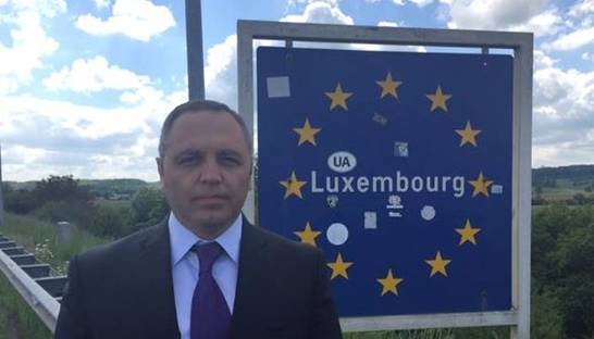 Разыскиваемый в Украине Андрей Портнов выложил фото из Люксембурга