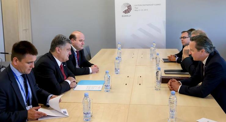 Порошенко обсудил с Кэмероном возможность развертывания миротворческой миссии на Донбассе