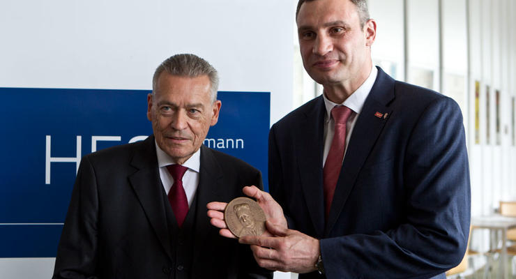 Кличко получил премию за вклад в сближение Украины и ЕС