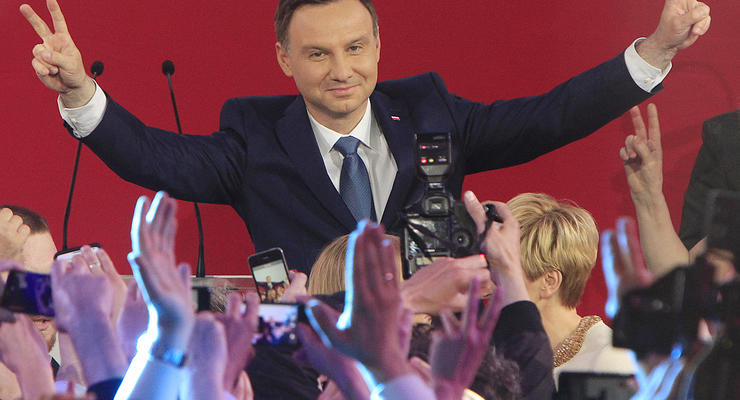Экзит-полл: На президентских выборах Польши побеждает Анджей Дуда