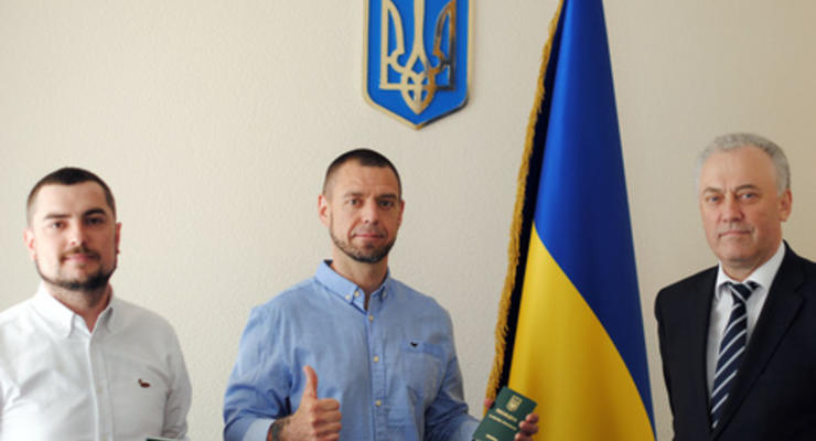 Михалок и его продюсер Азизбекян получили вид на жительство в Украине