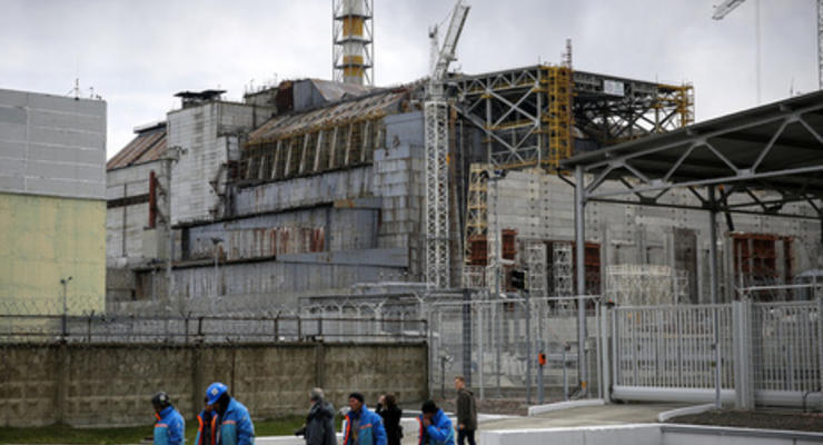 Порошенко освободил от налогов международную помощь Чернобыльской АЭС