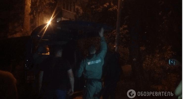 В Киеве вооруженный мужчина взял в заложники ребенка