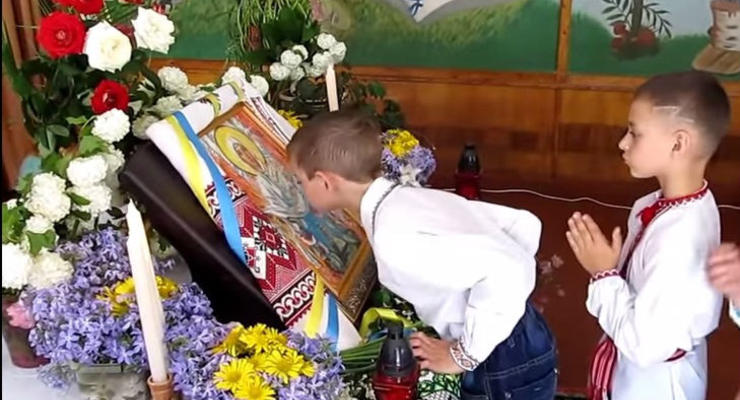 На Львовщине 26 учеников потеряли сознание во время молитвы за Украину