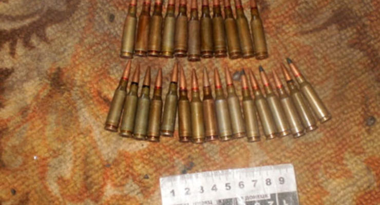 МВД: В поселке под Дзержинском правоохранители обнаружили тайник с оружием и боеприпасами