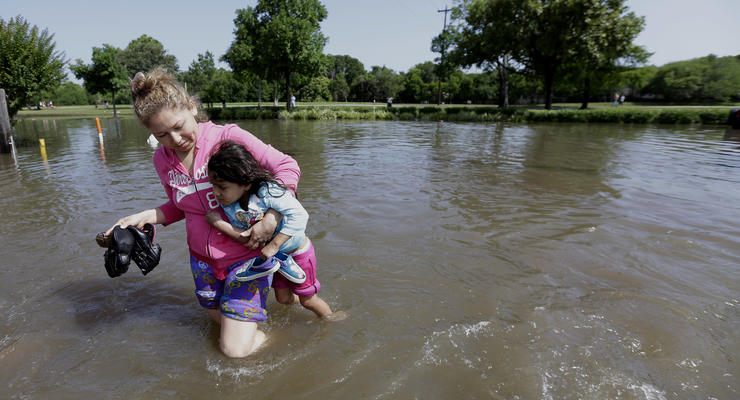 В Техасе мощное наводнение: сильные разрушения, есть погибшие