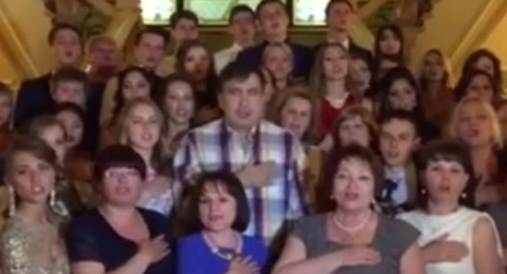 В Одессе Саакашвили среди ночи спел с выпускниками гимн Украины