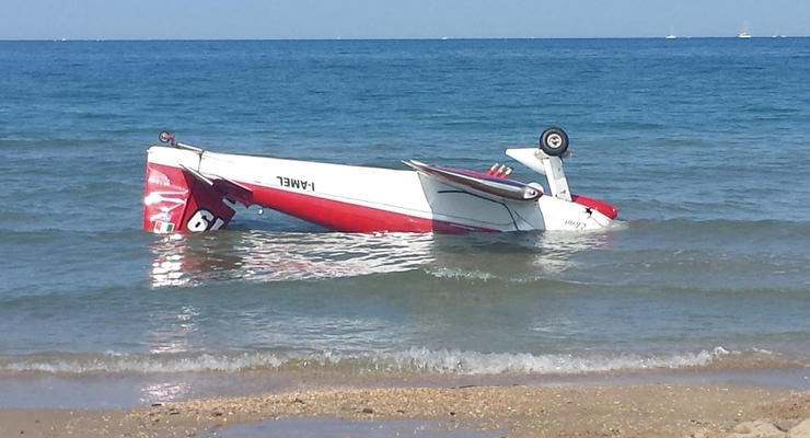 В Италии во время авиашоу столкнулись два самолета, один пилот погиб
