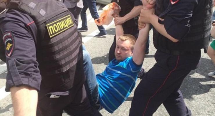 В Москве организатора гей-прайда и двоих ЛГБТ-активистов арестовали на 10 суток