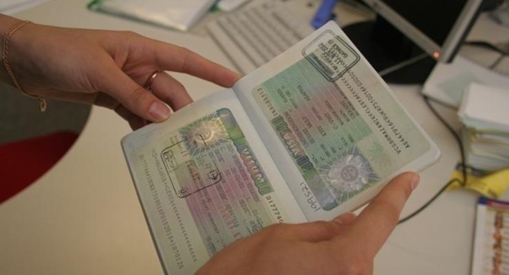 Чехия начнет выдавать украинцам визы на пять лет