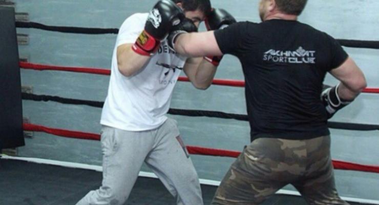 На тренировке по боксу боец СОБРа сломал Кадырову ребро в двух местах