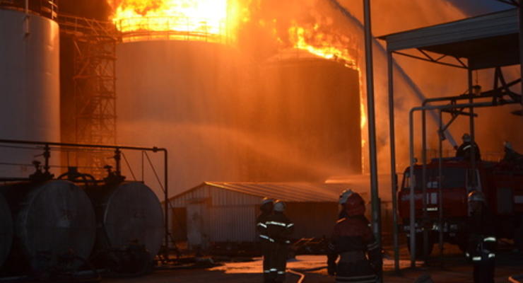 МВД: Предварительная причина пожара на нефтебазе под Киевом – "техническая"