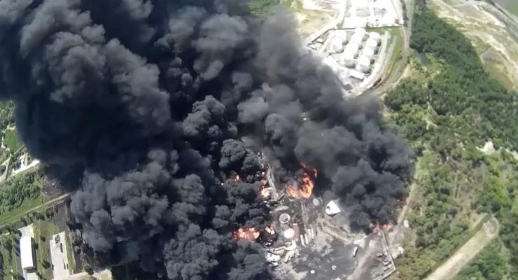 Пожар на нефтебазе под Киевом: появилось видео с воздуха