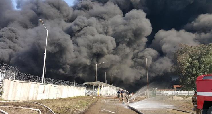 Аваков назвал самую вероятную причину пожара на нефтебазе